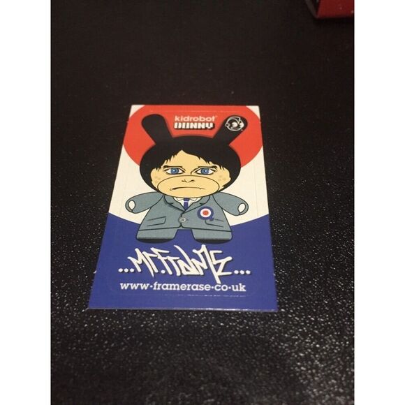 Kidrobot Dunny UK SERIES 3" Ye Olde English Mr Frames 2/25 2009 Toy Vinyl - Picture 6 of 8